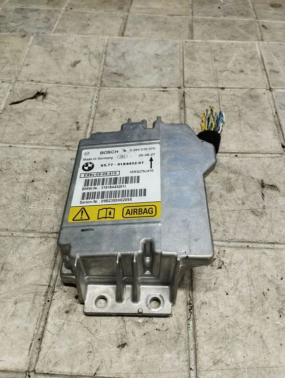Drošības spilvenu vadības bloks – BMW 1. sērija E81 E87 (2004-2011)