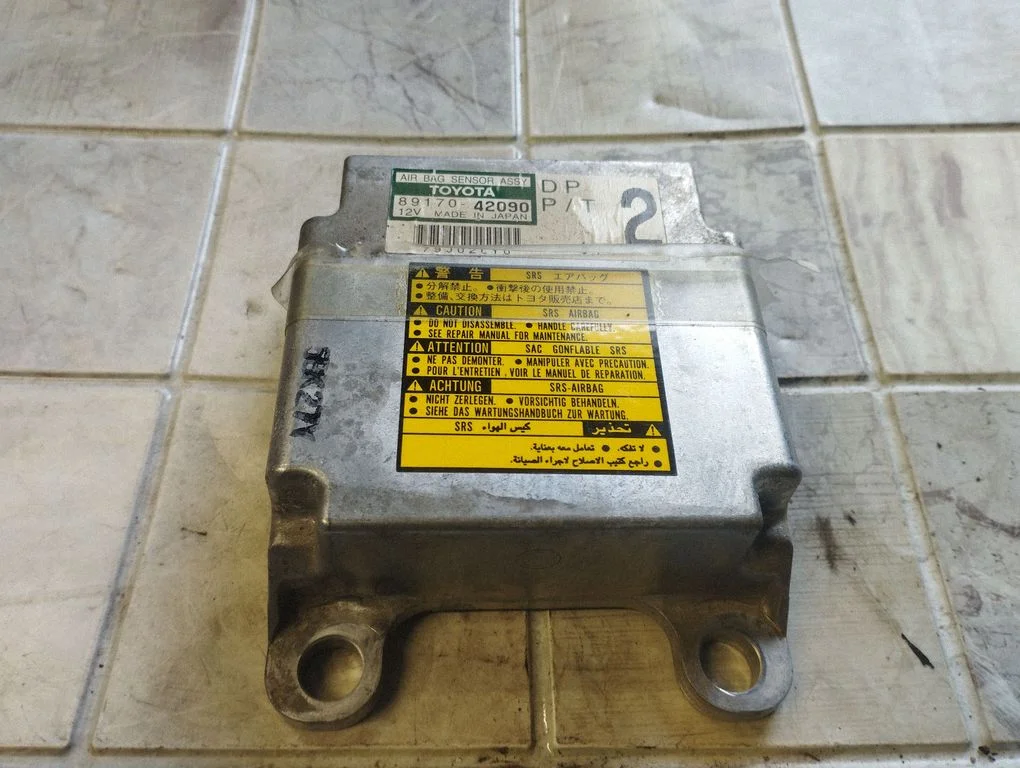 Turvapatjade juhtplokk – Toyota RAV 4 (XA20) (2000-2005)
