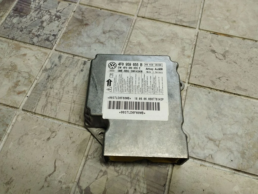 Drošības spilvenu vadības bloks 4F0959655B