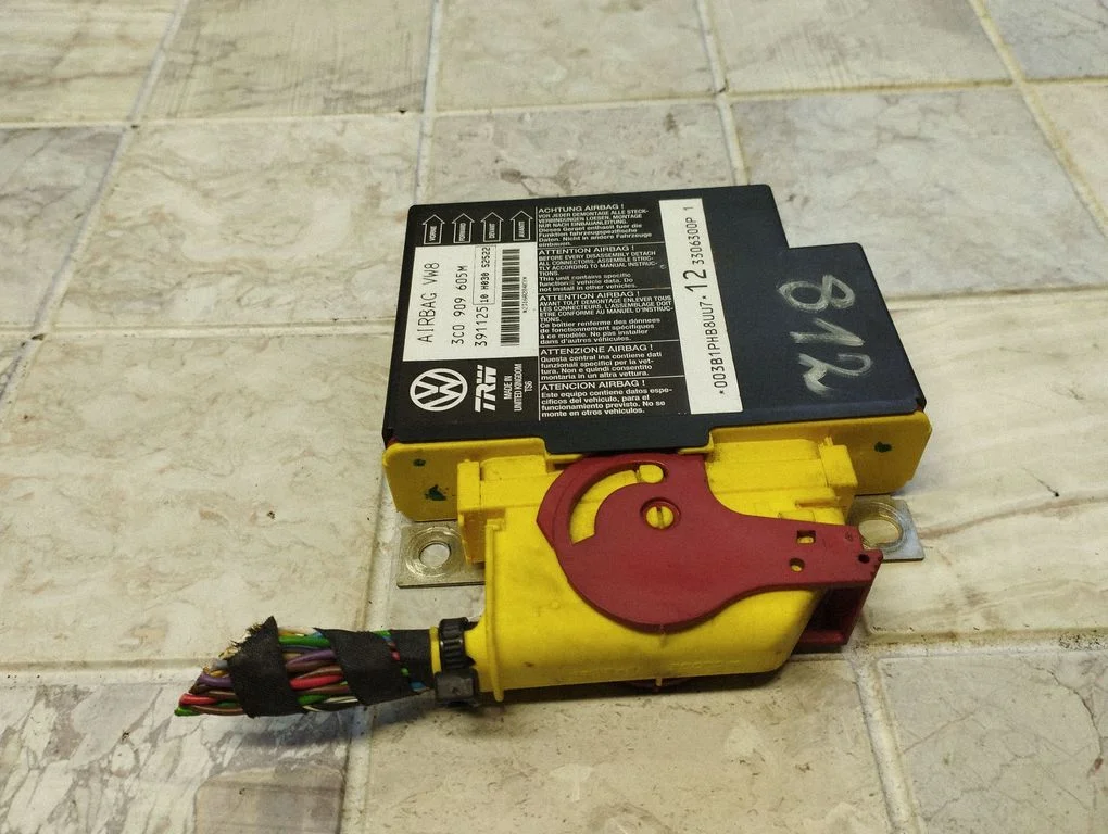 Airbag control unit/module – Volkswagen Passat B6 (2005-2010)