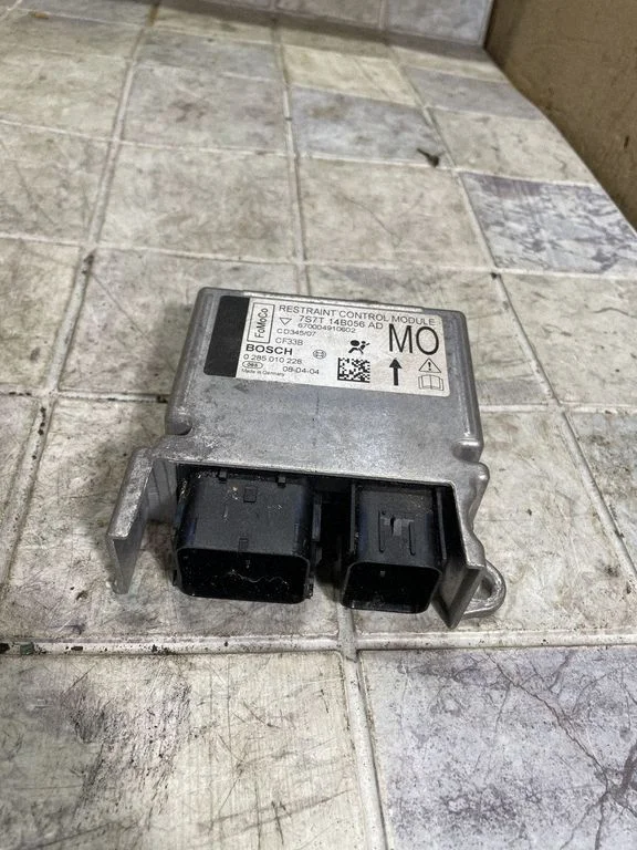 Drošības spilvenu vadības bloks 7S7T14B056AD
