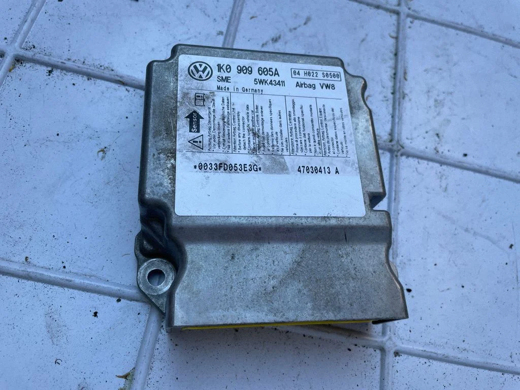Drošības spilvenu vadības bloks 1K0909605A