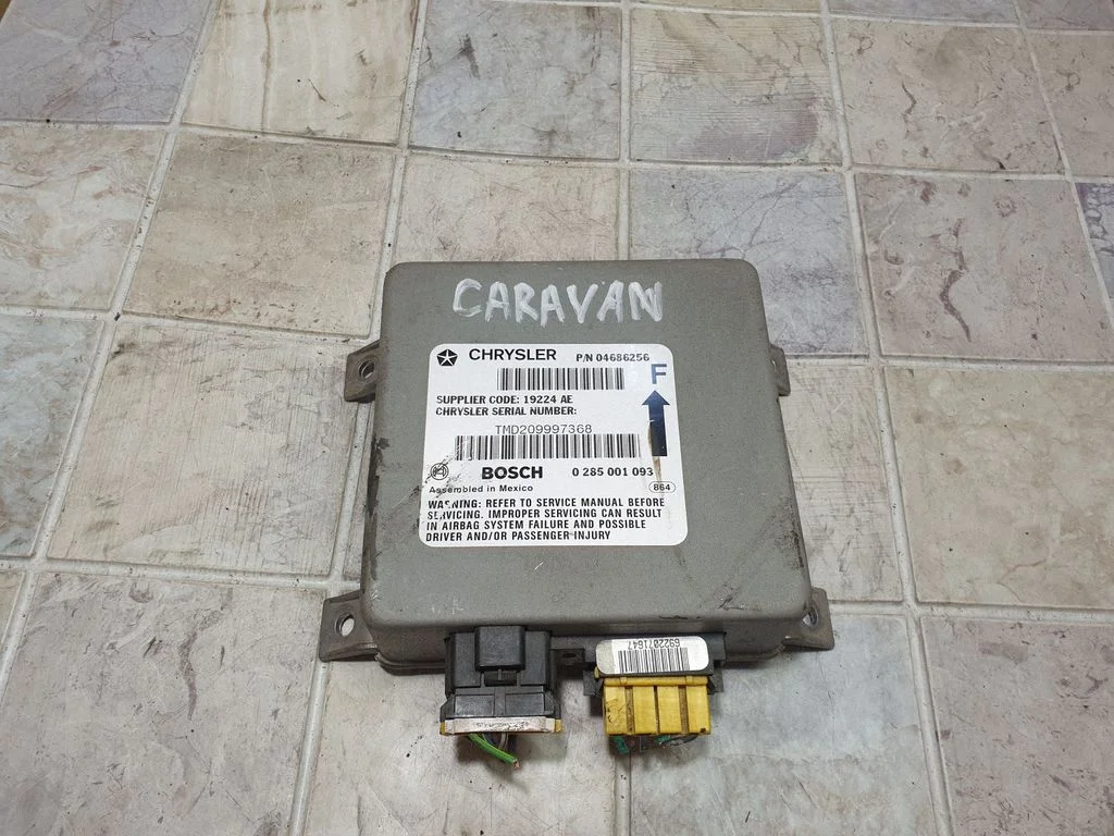 Drošības spilvenu vadības bloks 04686256