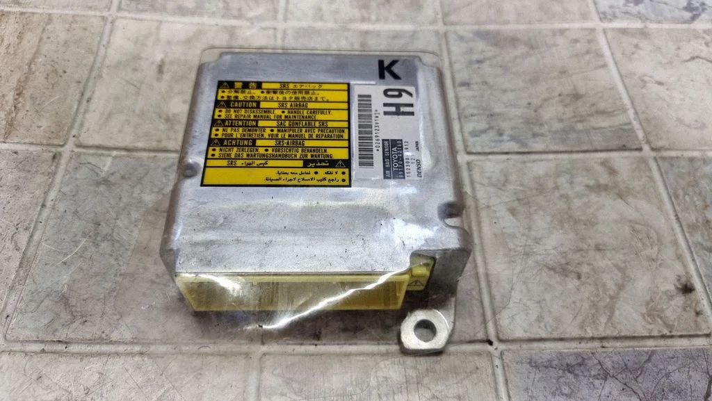 Turvapatjade juhtplokk – Toyota RAV 4 (XA20) (2000-2005)