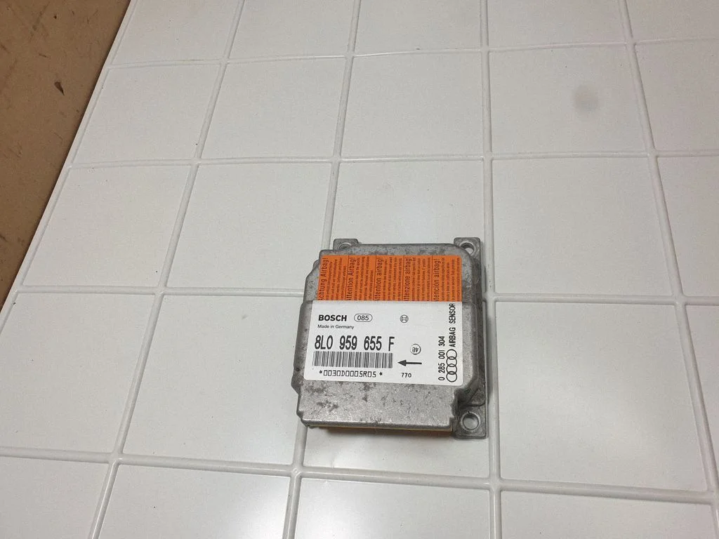 Airbag control unit/module – Audi A3 S3 8L (1996-2003)