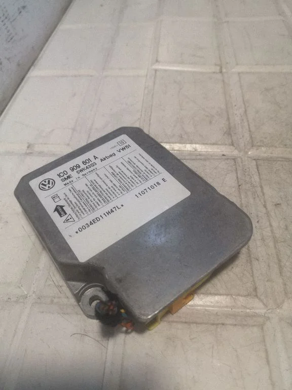 Airbag control unit/module 1C0909601A