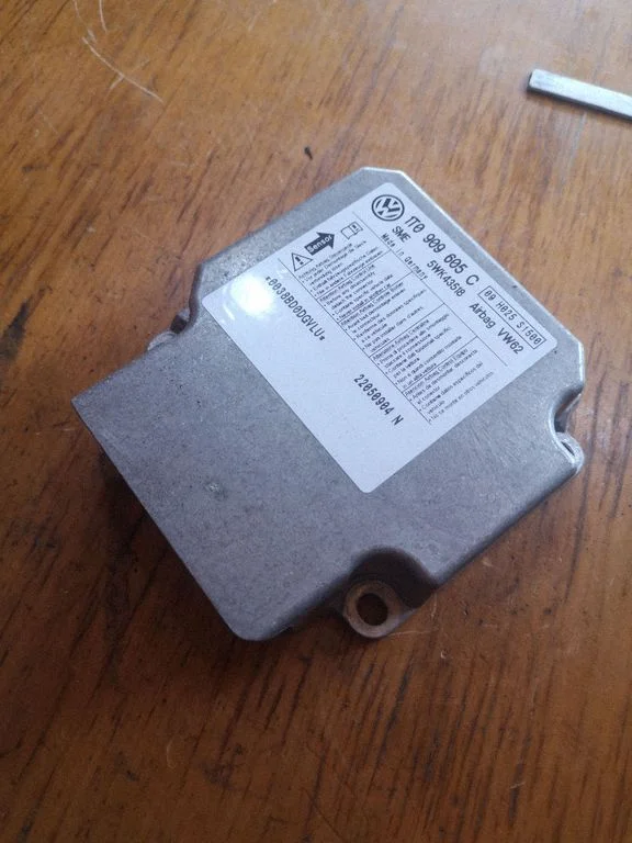 Drošības spilvenu vadības bloks 1T0909605C