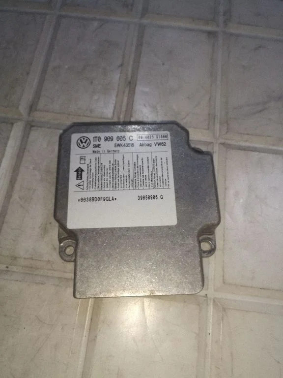 Drošības spilvenu vadības bloks 1T0909605C