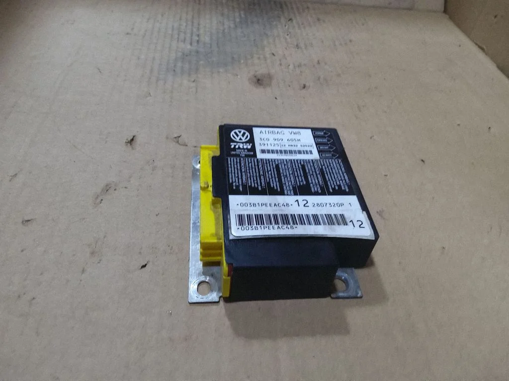 Airbag control unit/module – Volkswagen Passat B6 (2005-2010)