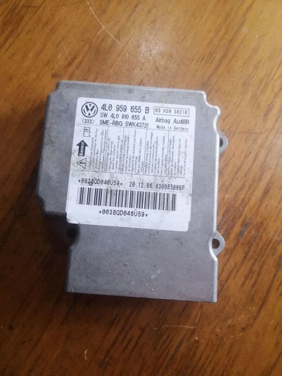 Airbag control unit/module – Audi Q7 4L (2005-2015)