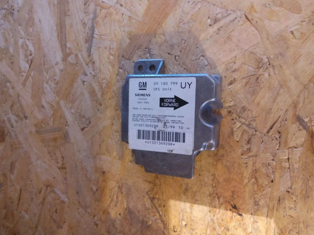 Drošības spilvenu vadības bloks 09180799