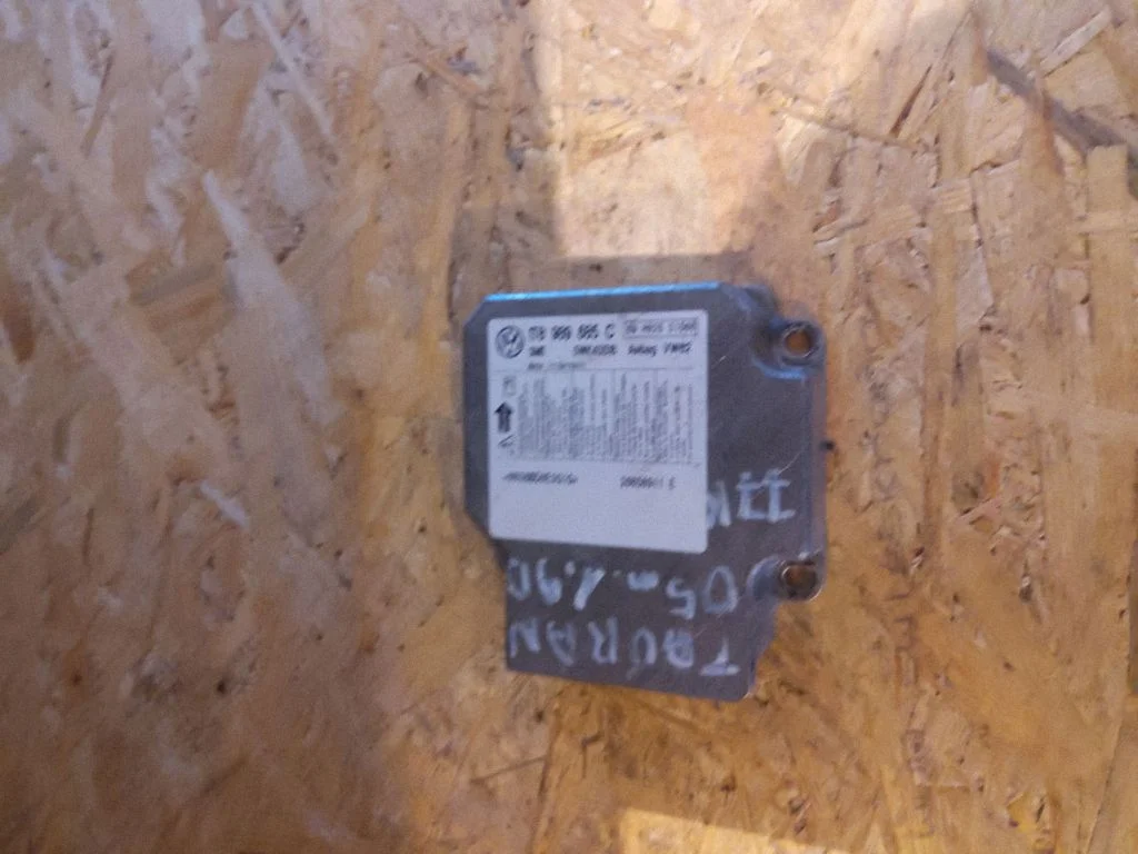Drošības spilvenu vadības bloks 1T0909605C