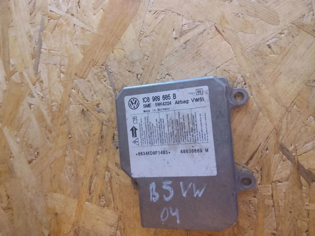 Drošības spilvenu vadības bloks 1J0909605B
