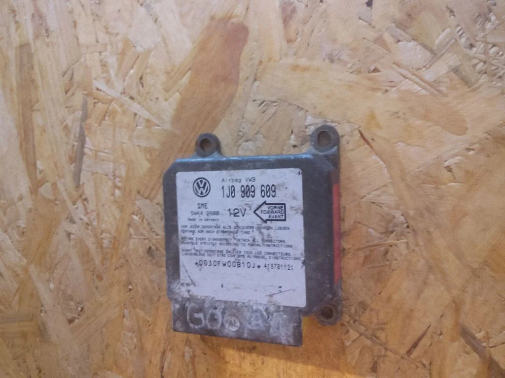 Drošības spilvenu vadības bloks 1J0909609