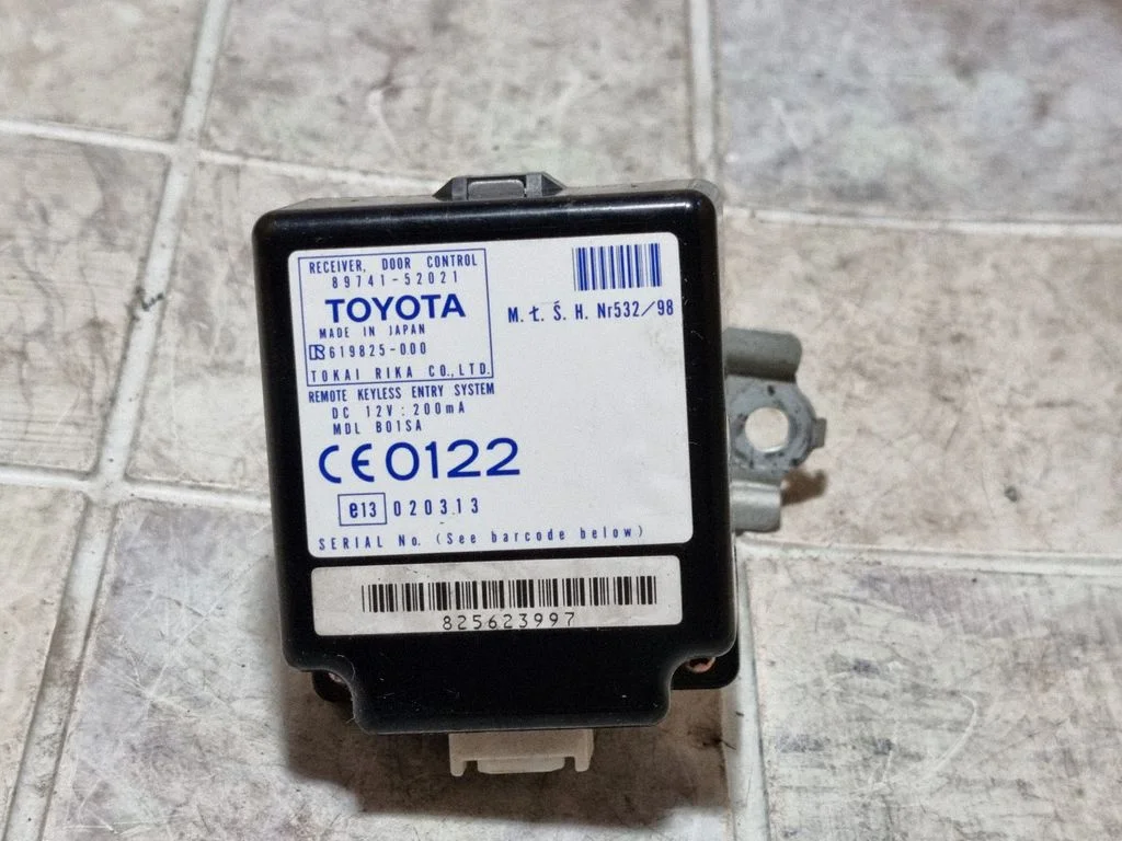 Door central lock control unit/module – Toyota Yaris Verso (1999-2005)