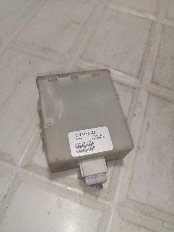 Door central lock control unit/module – Toyota Avensis T250 (2006-2009)