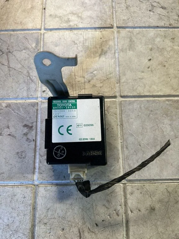 Door central lock control unit/module – Toyota Previa (XR30, XR40) II (2000-2006)