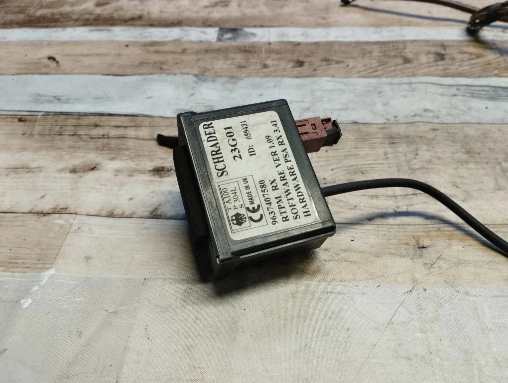 Durvju elektronikas vadības bloks