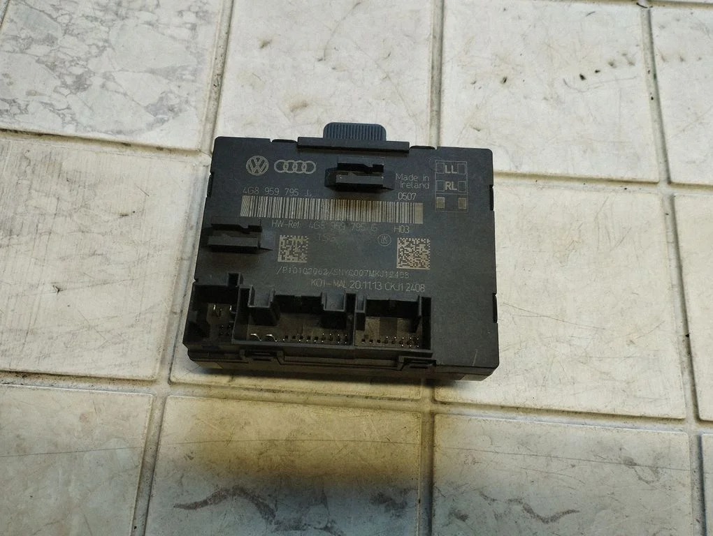 Ukseelektroonika juhtplokk 4G8959795J