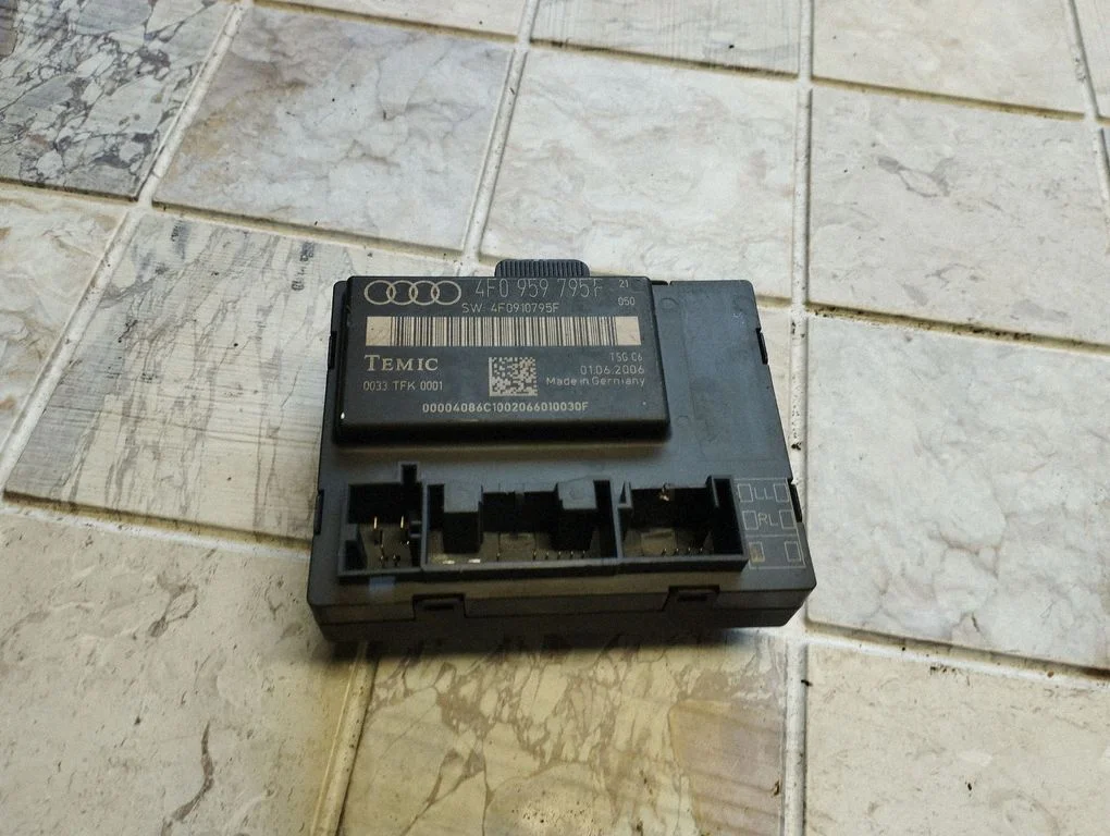 Durvju elektronikas vadības bloks 4F0595795F