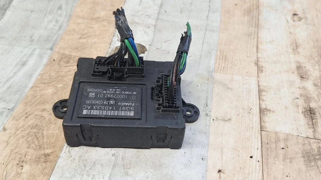 Door control unit/module – Ford Focus C-MAX (2003-2010)