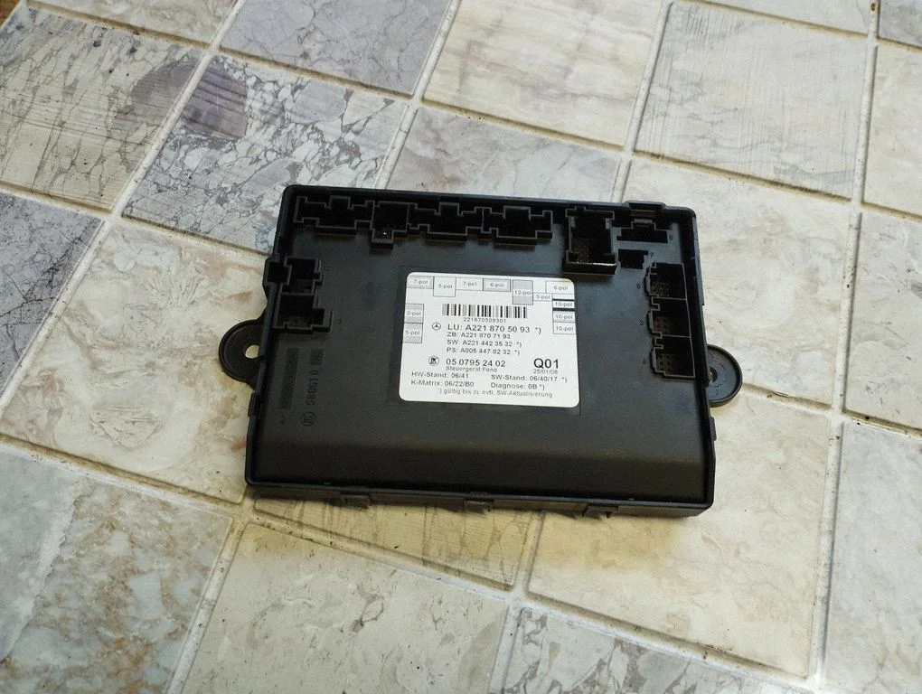 Door control unit/module – Mercedes-Benz S-Class W221 (2005-2013)