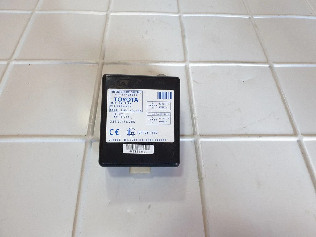 Door control unit/module – Toyota Corolla Verso AR10 (2004-2009)