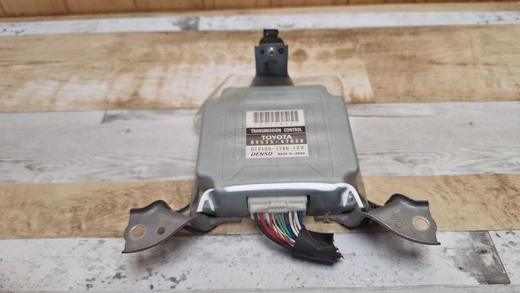 Gearbox control unit/module – Toyota Prius (NHW20) (2003-2009)