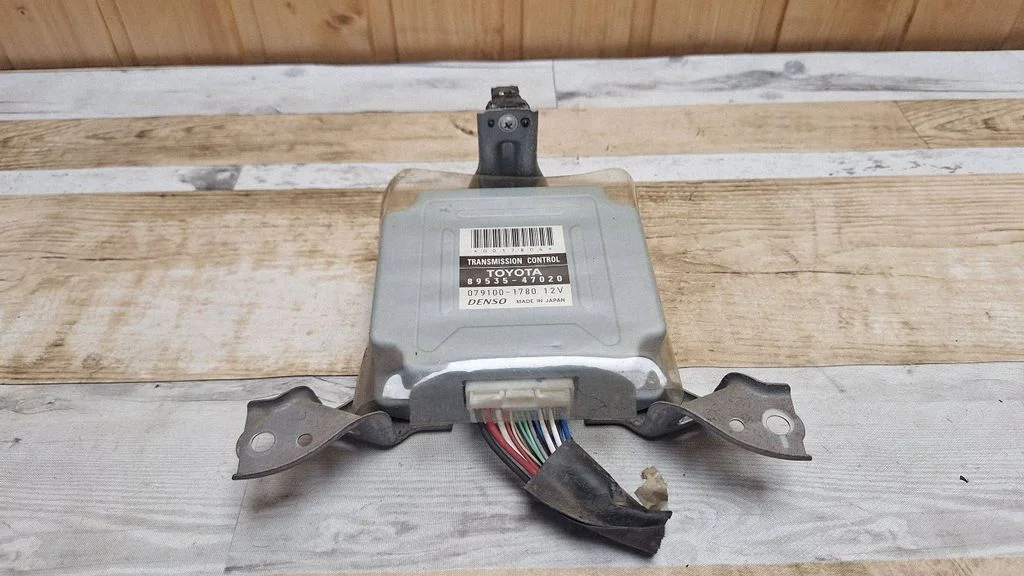 Gearbox control unit/module – Toyota Prius (NHW20) (2003-2009)