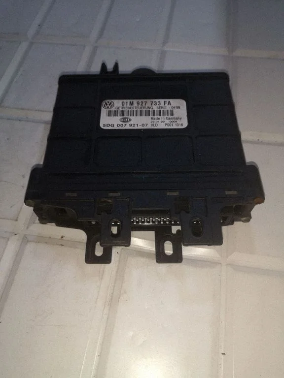 Pārnesumkārbas vadības bloks 01M927733FA