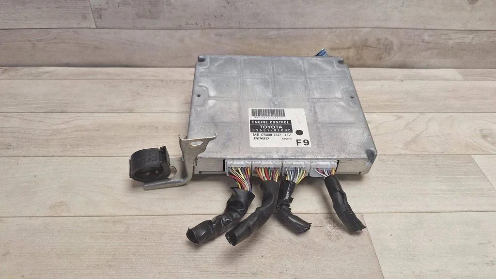 Engine control unit/module 896610F090
