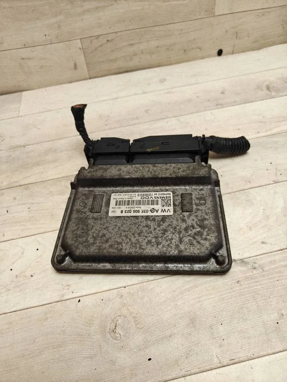 Engine control unit/module 03E906023B