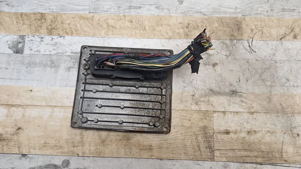 Engine control unit/module 6S6112A650GD