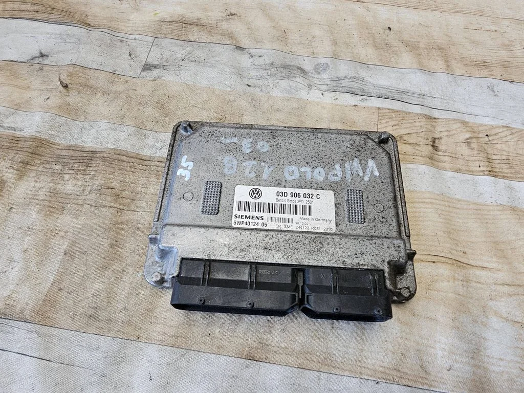 Dzinēja vadības bloks 03D906032C