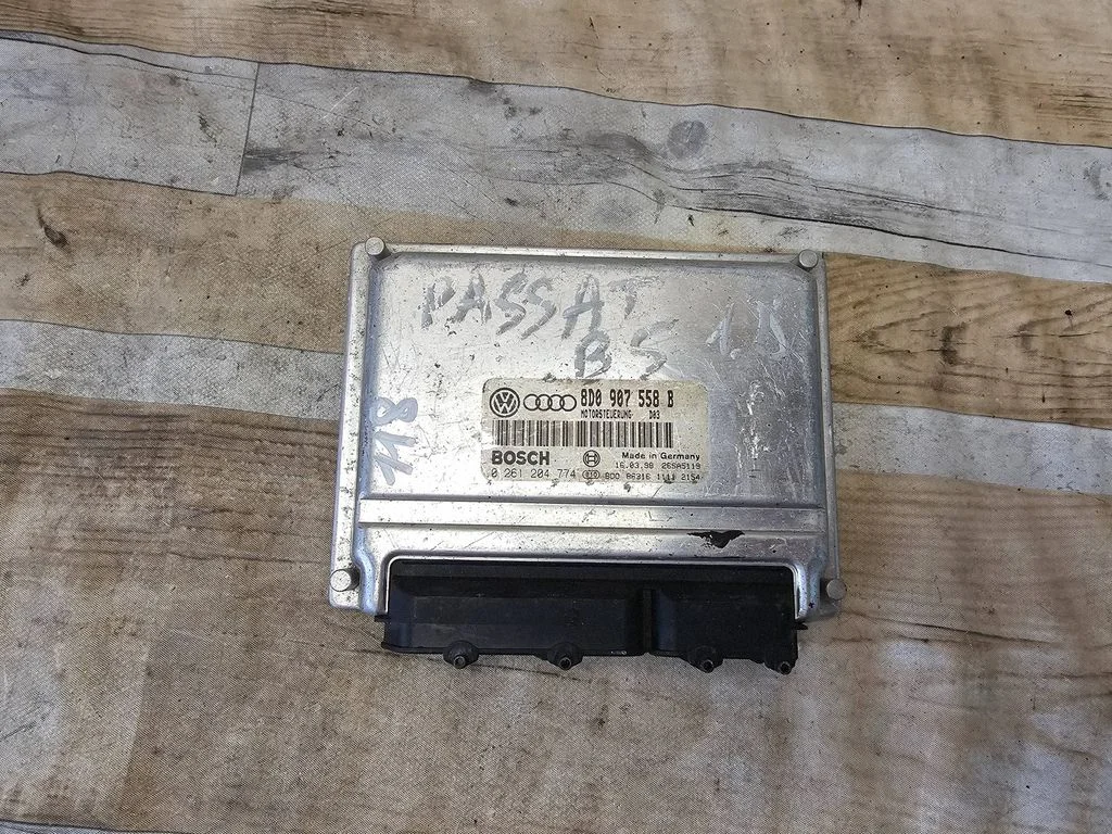 Dzinēja vadības bloks 8D0907558B