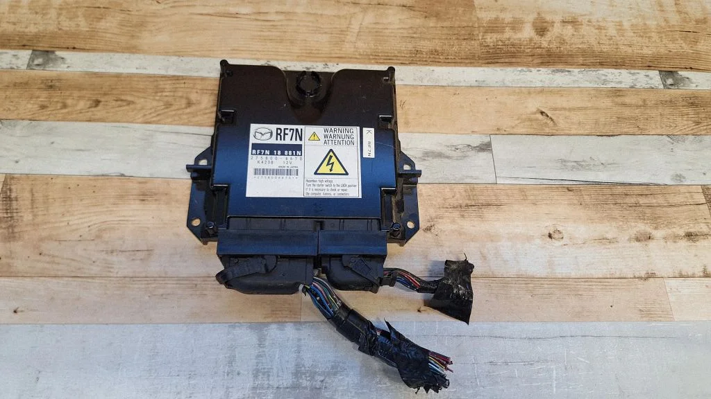 Dzinēja vadības bloks RF7N18881N