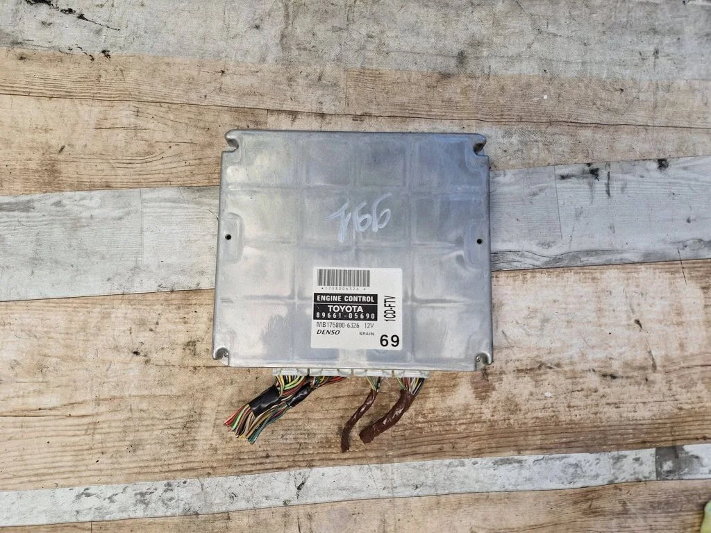 Engine control unit/module 8966105690