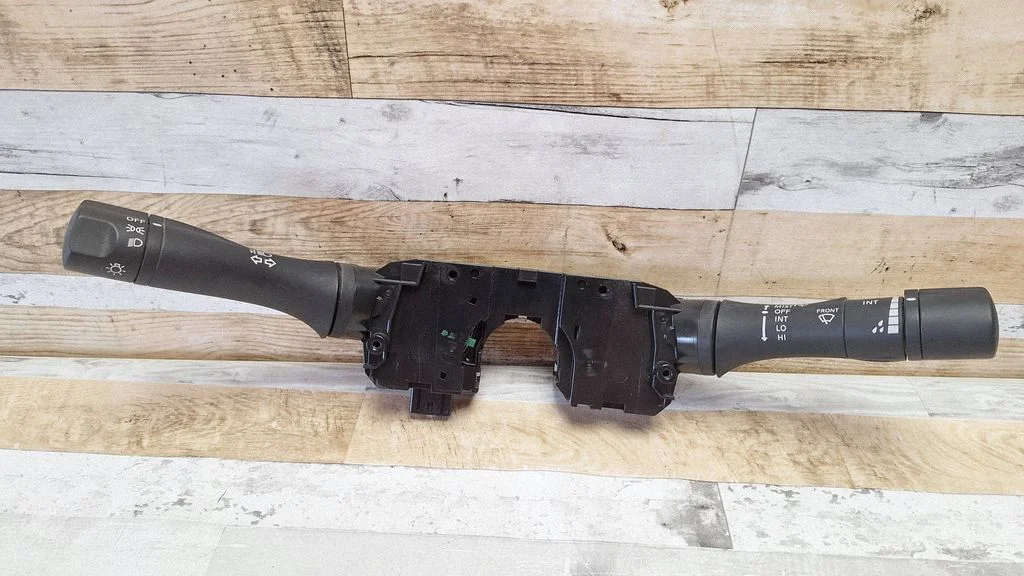 Wiper turn signal indicator stalk/switch
