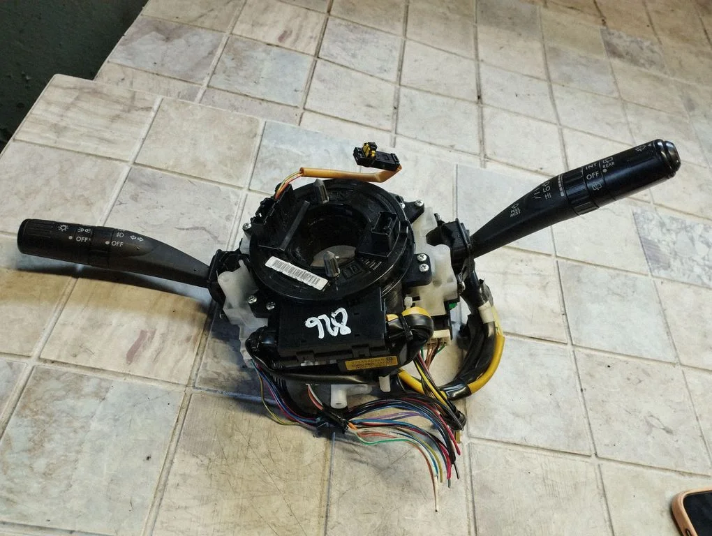 Sviru komplekts 83161AG43