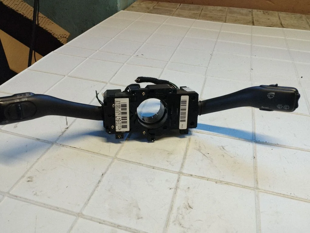 Sviru komplekts 8L0953513T