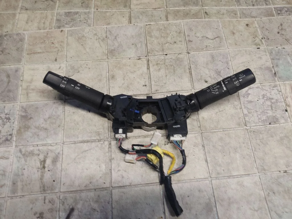 Wiper turn signal indicator stalk/switch
