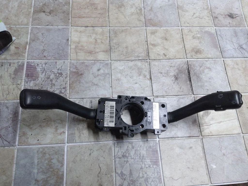 Sviru komplekts 8L0953513