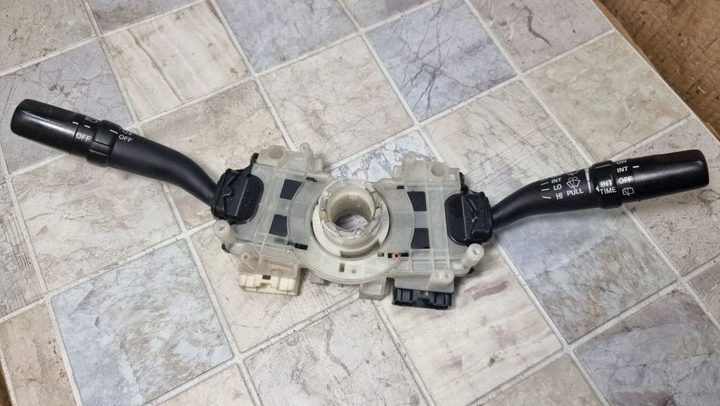 Wiper turn signal indicator stalk/switch 3740068JM
