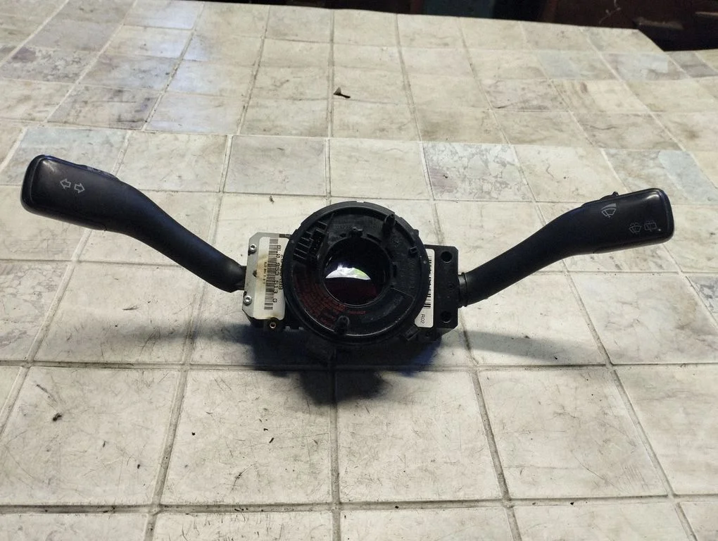 Sviru komplekts 8L0953513G