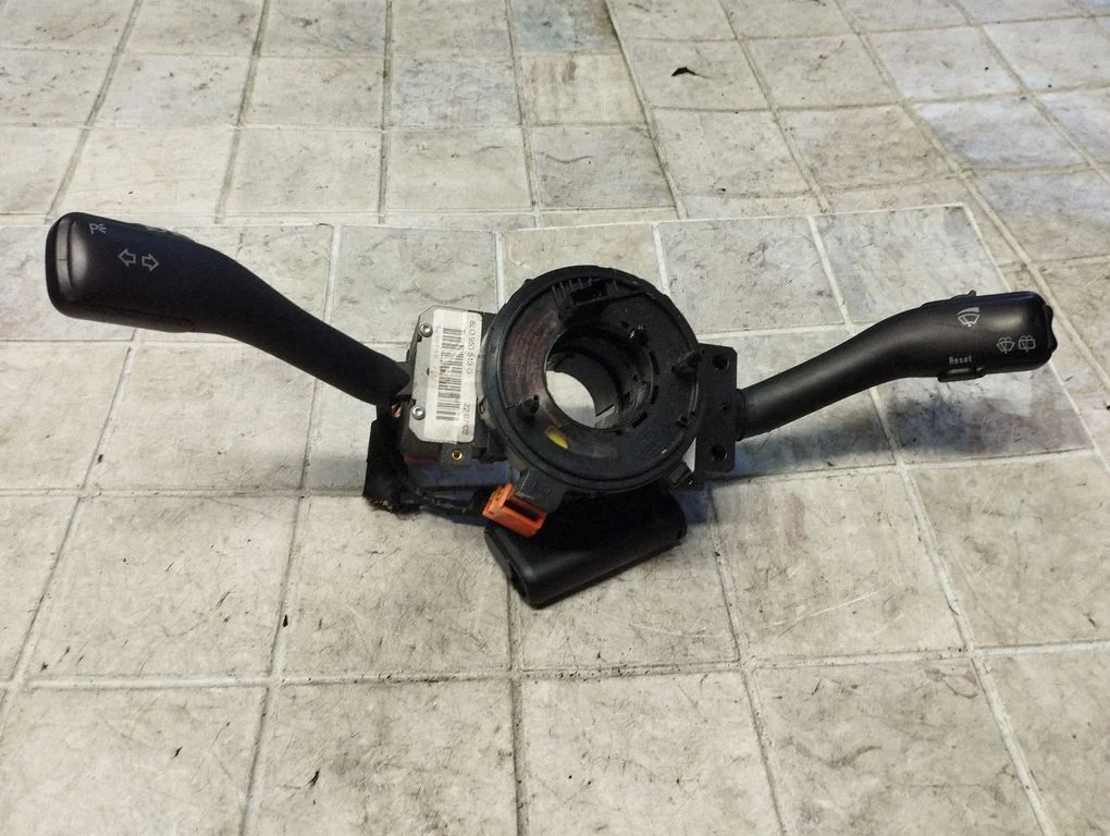 Sviru komplekts 8LO953513G