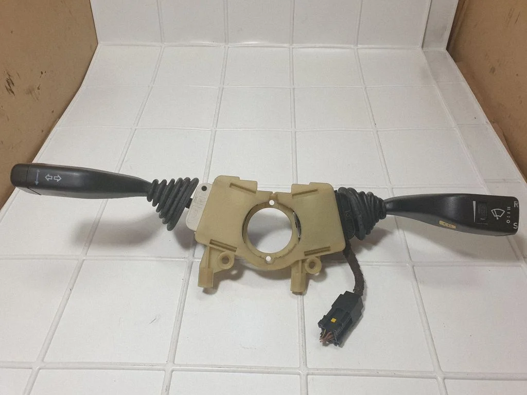 Wiper turn signal indicator stalk/switch 26051171