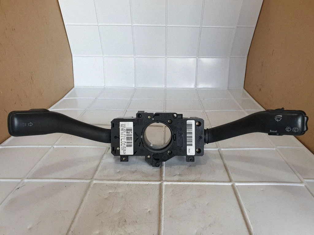 Sviru komplekts 8L0953513G