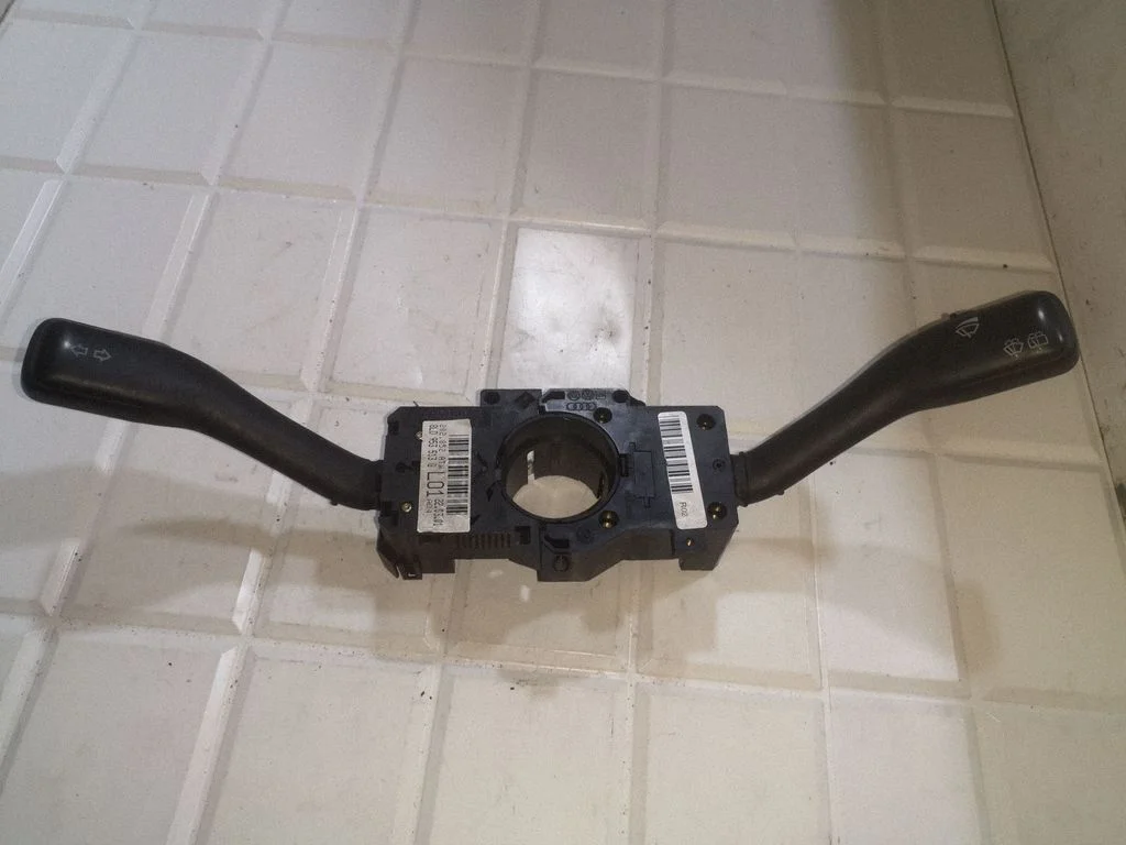 Sviru komplekts 8L0953513G
