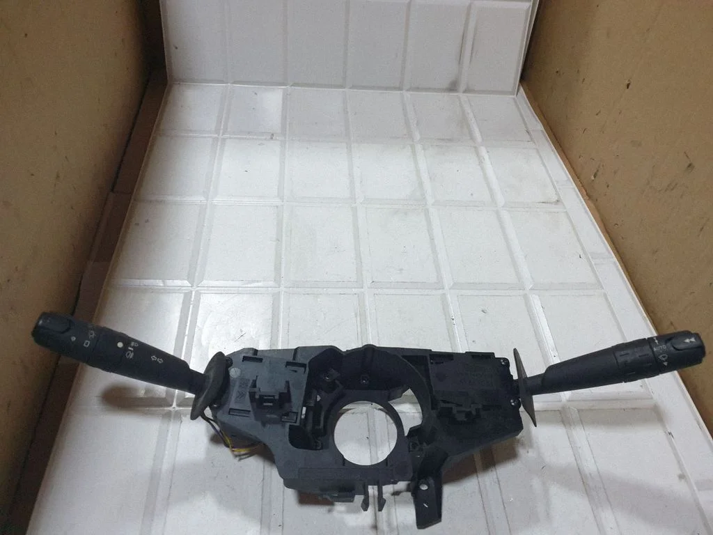 Wiper turn signal indicator stalk/switch