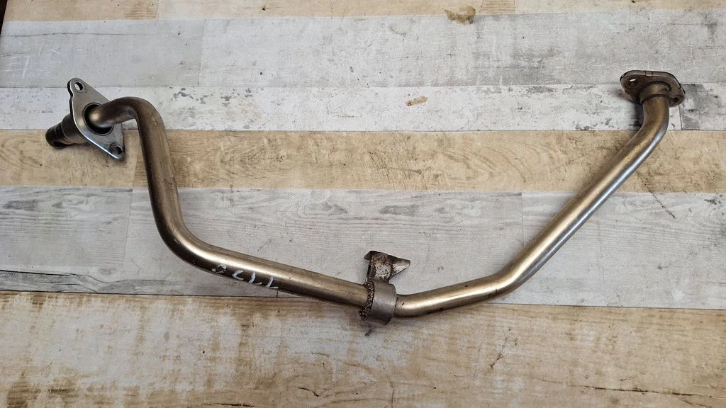EGR valve line/pipe/hose 06F131521M